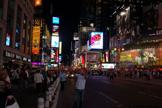 MIDTOWN MANHATTAN - Vita notturna a New York
