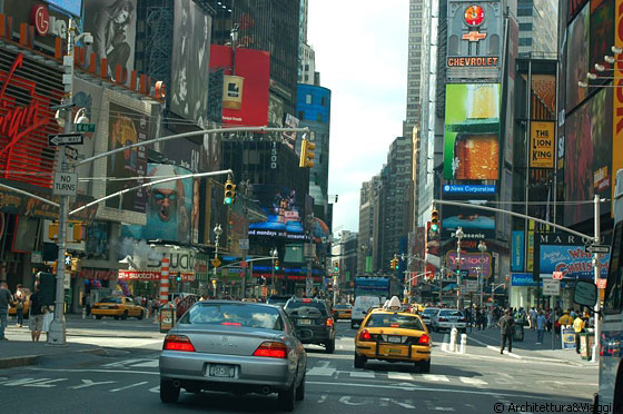 TIMES SQUARE - Le strade della Grande Mela pullulano di vita