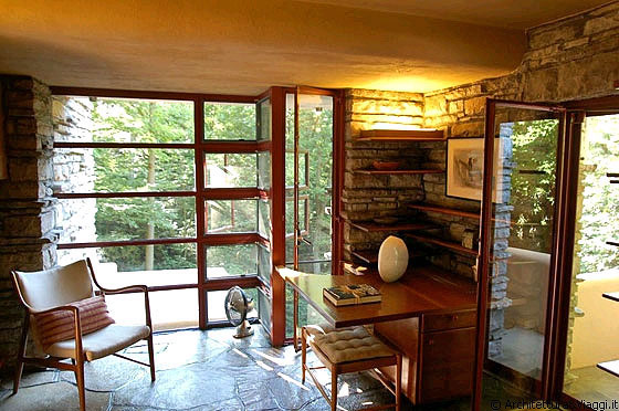 FALLINGWATER - Lo studio del figlio al piano terzo, originariamente disegnato per essere una camera