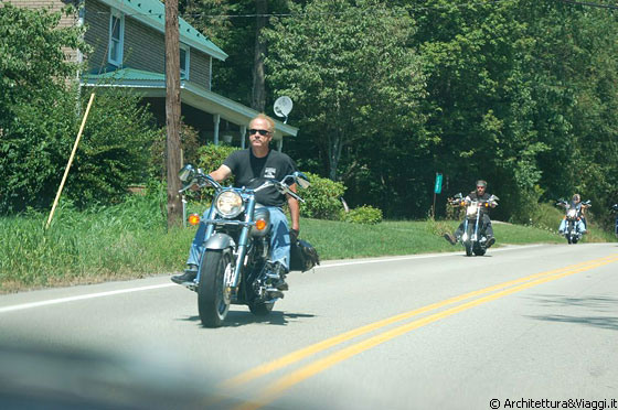 PENNSYLVANIA - I gruppi di riders coprono chilometri di strade come questa negli Usa ed è particolarmente facile vederli di domenica