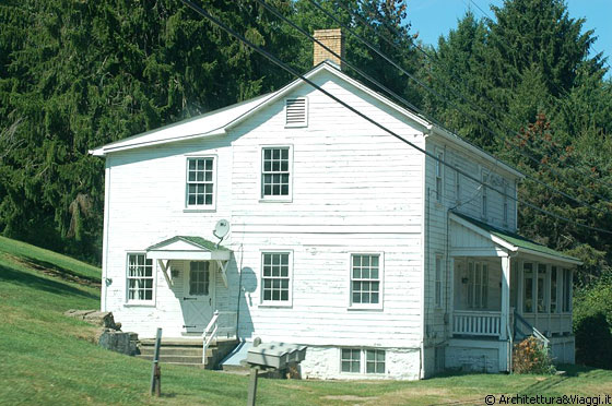 PENNSYLVANIA - Una vecchia casa ai piedi della collina