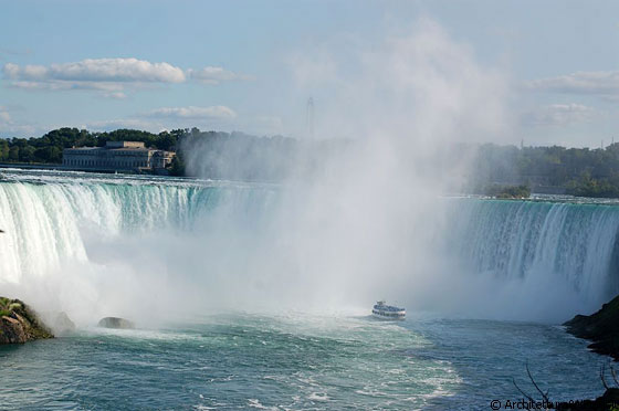 STATO DI NEW YORK - Lo Stato di New York confina con cinque stati, con tre importanti specchi d'acqua e con un paese straniero