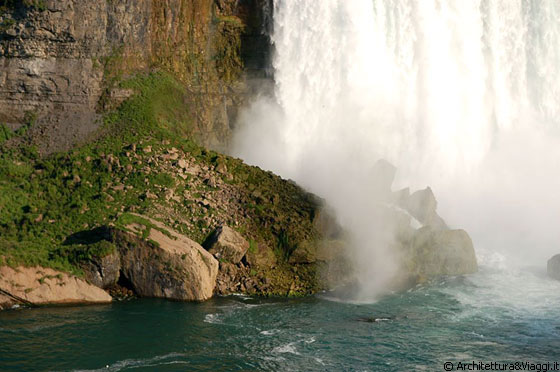 CASCATE DEL NIAGARA - Roccia, acqua e muschio