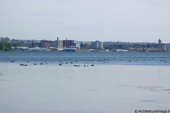 LAKE ERIE - La cittadina di Erie si affaccia proprio sul lago 