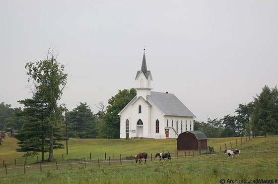 AMISH COUNTRY - Una chiesetta, forse di fede battista o evangelista nel verde paesaggio dell'Ohio
