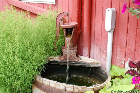 AMISH COUNTRY - Una graziosa fontanella alla fattoria, un cimelio o un ricordo di altri tempi