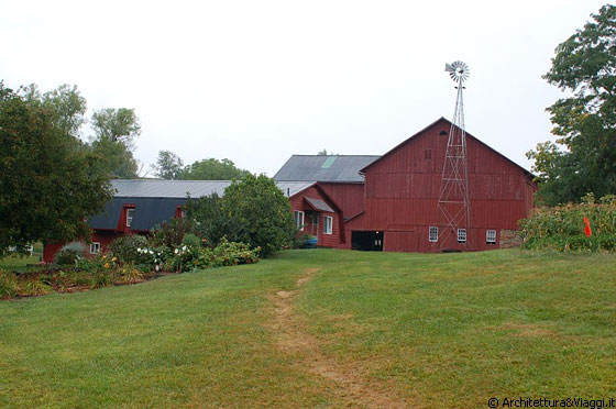 AMISH COUNTRY - La fattoria Yoder's dispone di mulini a vento che pompano acqua anche per le abitazioni e per il consumo degli animali da fattoria