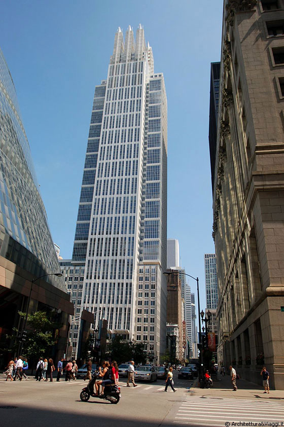 CHICAGO - The Loop: Title & Trust Center - arch. Kohn Pedersen Fox, 1992