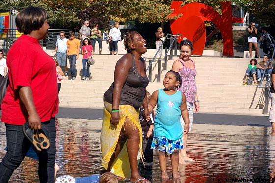 CHICAGO - Divertimento assicurato alla Crown Fountain