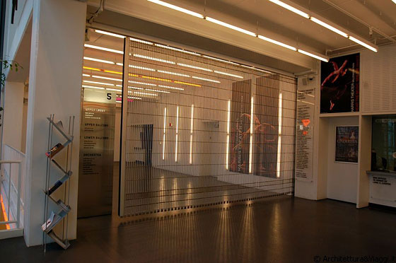 CHICAGO - La hall interna dell'Harris Theatre