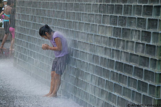 MILLENNIUM PARK - Doccia fresca alla Crown Fountain