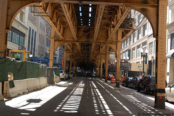 THE LOOP - Dirigendoci verso Millennium Park, attraversiamo la CTA