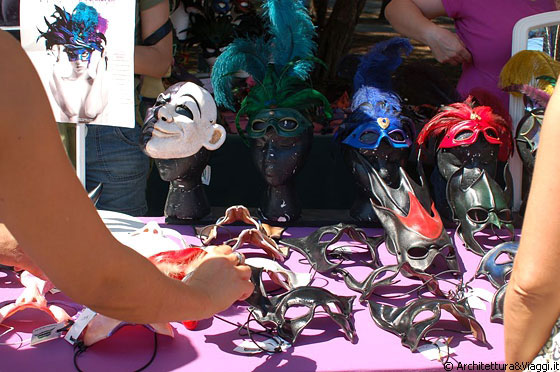 CHICAGO - Maschere alle bancarelle in Grant Park