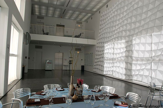 CHICAGO - MCA - I grandi spazi interni, molto luminosi, si prestano per essere adibiti a ristoranti o cene su prenotazione