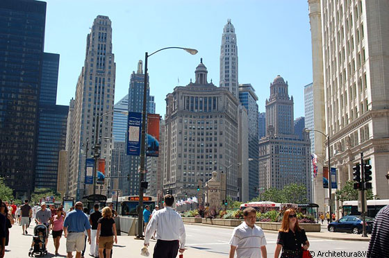 CHICAGO - Magnificent Mile, in N Michigan Avenue, subito dopo il Chicago River