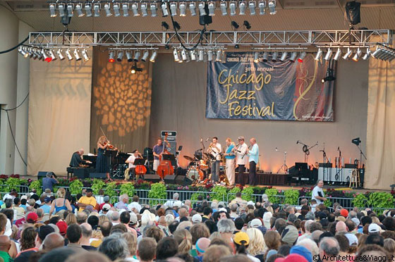 CHICAGO JAZZ FESTIVAL - Lasciata la spiaggia decidiamo di trascorrere il pomeriggio al Jazz Festival, è di scena un gruppo olandese che fa jazz sperimentale