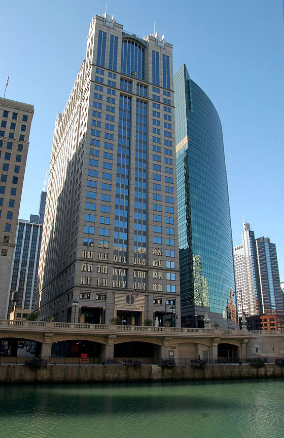 CHICAGO RIVER - 225 West Wacker Drive - arch. Kohn Pedersen Fox Associates
Perkins & Will (1985 - 1989)