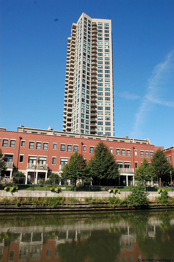 CHICAGO RIVER - In larghezza ed in altezza, ce n'è per tutti i gusti, dove volete vivere?