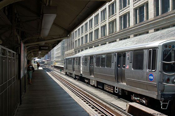 CHICAGO - La caratteristica metropolitana sopraelevata CTA che segna il Loop