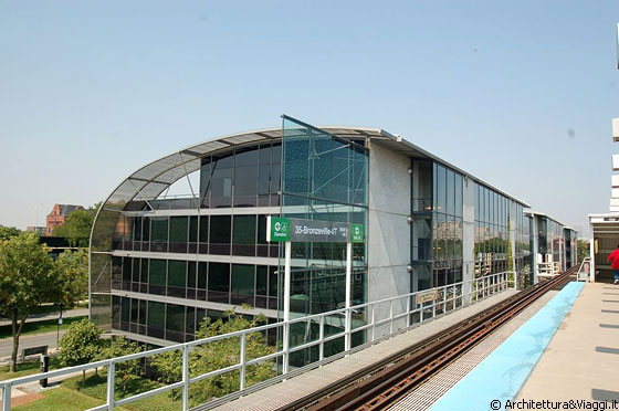 CHICAGO - 35th St  Bronzeville - IIT: State Street Village IIT - Casa dello studente, Murphy/Jahn