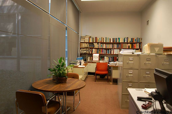 CHICAGO - IIT - Questo uffucio si affaccia sul patio dell'edificio Perlstein