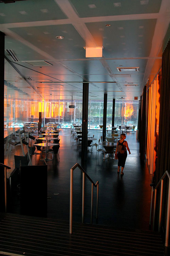 THE McCORMICK TRIBUNE CAMPUS CENTER - Io osservo l'arredamento dell'university club