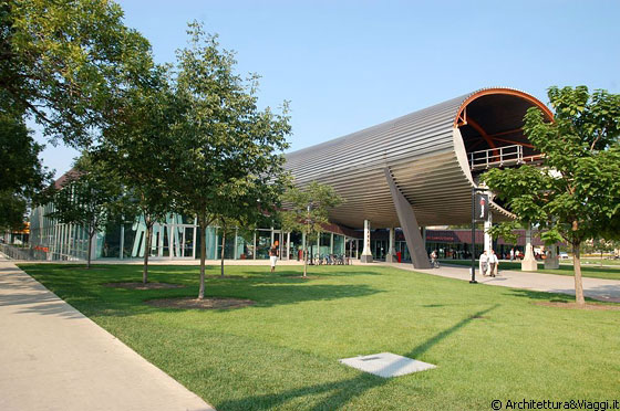 ILLINOIS INSTITUTE OF TECHNOLOGY - Ancora uno sguardo al McCormick Tribune Campus Center