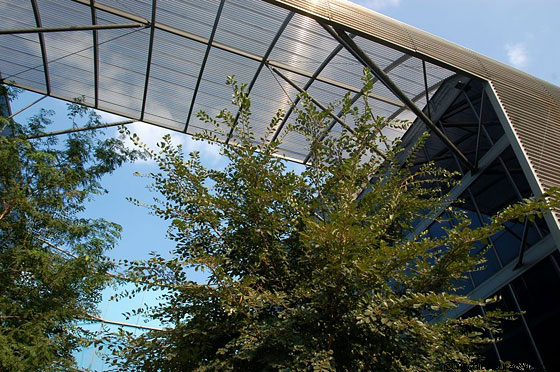 CHICAGO - IIT - Vista verso l'alto della corte interna con la lobby della casa dello studente in State Street