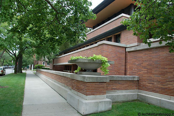 CHICAGO - HYDE PARK - Robie House - arch. Frank Lloyd Wright - angolo NE 58th e Woodlawn (5757 S Woodlawn Avenue)