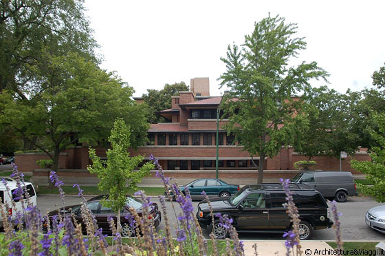 HYDE PARK - Casa Robie vista dalla terrazza antistante <em>Hyde Park Center of the University of Chicago Graduate School of Business</em>