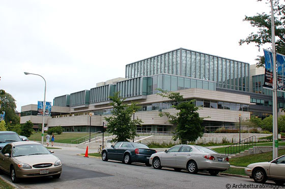 CHICAGO - Hyde Park Center of the University of Chicago Graduate School of Business - arch. Rafael Vinoly, 2004