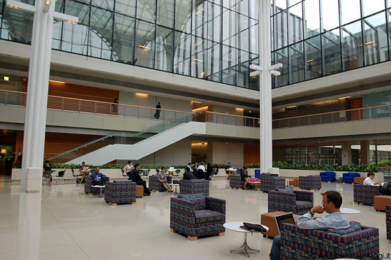 CHICAGO - HYDE PARK - Il grande atrio vetrato progettato dall'arch. Rafael Vinoly per il Hyde Park Center of the University of Chicago Graduate School of Business