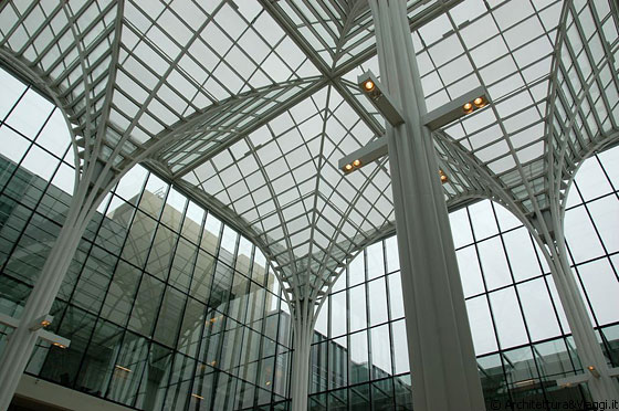 HYDE PARK - La copertura vetrata della hall interna di Hyde Park Center - arch. Rafael Vinoly, 2004