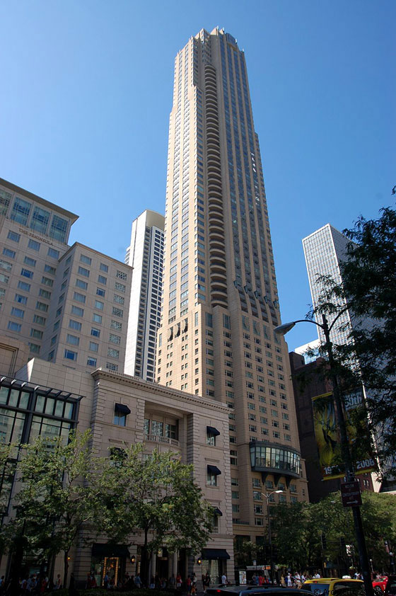 CHICAGO - Park Tower, all'angolo tra Michigan Avenue e Chicago Avenue - arch. Lucien LaGrange, 1998 - 2000