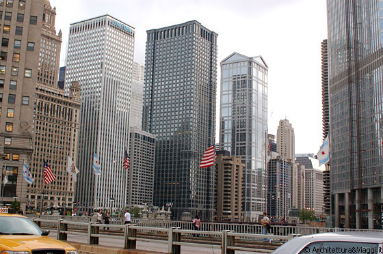 CHICAGO RIVER - Da Michigan Avenue vista verso ovest