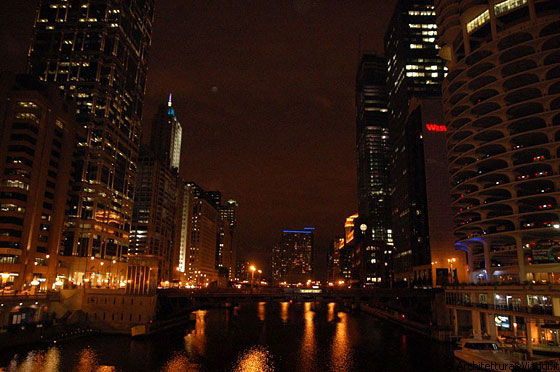 CHICAGO RIVER - Vista notturna sul fiume