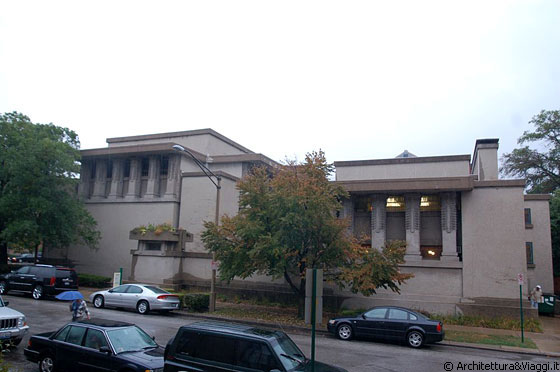 OAK PARK - ILLINOIS - I due corpi cubici in cemento armato faccia vista dello Unity Temple