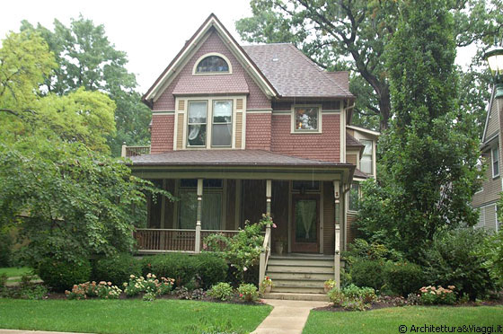 OAK PARK - ILLINOIS - L'audiotour guidato inizia alla Home and studio di Wright in Chicago Avenue, prosegue in Forest Avenue, raggiunge l'Unity Temple e da Kenilworth Avenue ritorna al bookshop