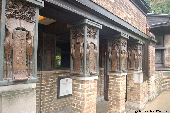 FRANK LLOYD WRIGHT HOME & STUDIO - Chicago Avenue - il portico di accesso allo studio di Wright conduce alla sala di attesa interna