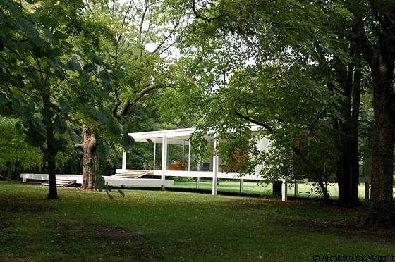 PLANO - ILLINOIS - Mies van der Rohe in Casa Farnsworth fa un'architettura con forte carattere dimostrativo