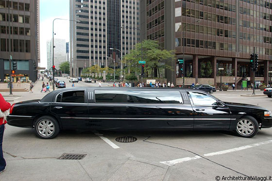 ARRIVEDERCI CHICAGO - Salutiamo i gangster, le lussuose limousine, il dollaro, i grattacieli e speriamo di tornare presto o nella <em>first</em> o nella <em>second</em> city
