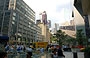 MIDTOWN MANHATTAN. A destra si percepisce il grande portico del Citigroup Center, all'angolo tra 54th Street e Lexington Avenue, e poco più avanti la chiesa 