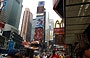 TIMES SQUARE. One Times Square (la prima sede del New York Times) è talmente nascosta dalle insegne pubblicitarie da essere ormai irriconoscibile