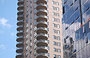UPPER EAST SIDE. Un grattacielo con balconi d'angolo circolari