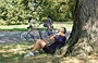 CENTRAL PARK . Francesco si rilassa all'ombra di un albero nei pressi della Riserva