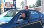 PENNSYLVANIA. Francesco alla guida della Ford Focus a noleggio, durante una sosta per la benzina, beve il suo caffè americano