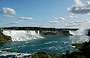 NIAGARA FALLS. Il versante canadese offre un'ampia vista su entrambe le cascate, American Falls (USA) e Horseshoe Falls (CANADA)