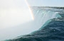 NIAGARA FALLS. E' tardo pomeriggio e ci fermiamo ad osservare l'arcobaleno dovuto al vapore acqueo in prossimità delle Canadian Horseshoe Falls