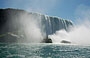 NIAGARA FALLS. La doccia alle American Falls è ancora umana, niente a che vedere con quella che vi aspetta alle Canadian Horseshoe Falls