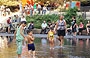 MILLENNIUM PARK. E' venerdì pomeriggio, il sole è alto e fa caldo e gli abitanti di Chicago si riversano a giocare con l'acqua alla Crown Fountain